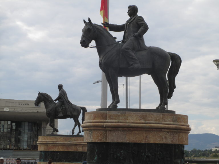 https://upload.wikimedia.org/wikipedia/commons/4/4a/Monuments_of_Macedonian_revolutionaries_Goce_Delcev_and_Dame_Gruev_on_Macedonia_Square_in_Skopje.JPG