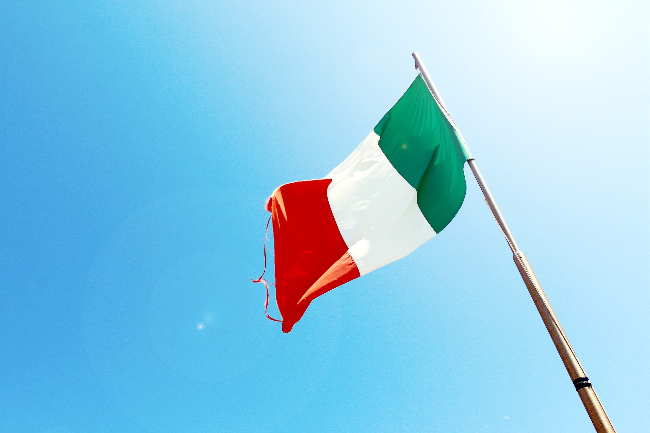 Photo by JÉSHOOTS: https://www.pexels.com/photo/flag-italy-7522/