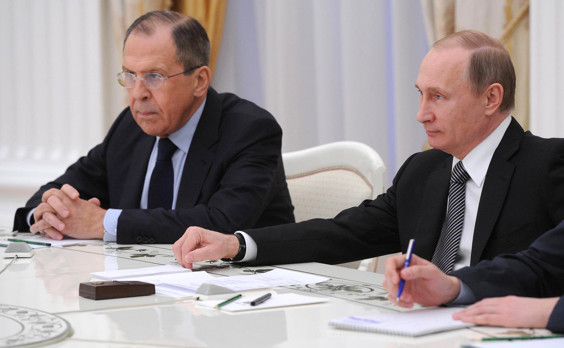 https://upload.wikimedia.org/wikipedia/commons/f/f9/Vladimir_Putin_with_Sergey_Lavrov_%282016-03-23%29.jpg