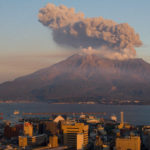 https://upload.wikimedia.org/wikipedia/commons/b/b6/Sakurajima_at_Sunset.jpg