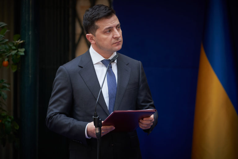 https://upload.wikimedia.org/wikipedia/commons/e/e0/Volodymyr_Zelensky_in_a_working_visit_to_the_State_of_Israel%2C_January_2020._XIV.jpg