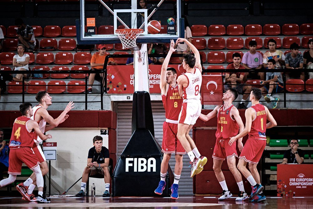 https://www.facebook.com/macedonianbasketball/photos/a.1464698014045050/1464697947378390