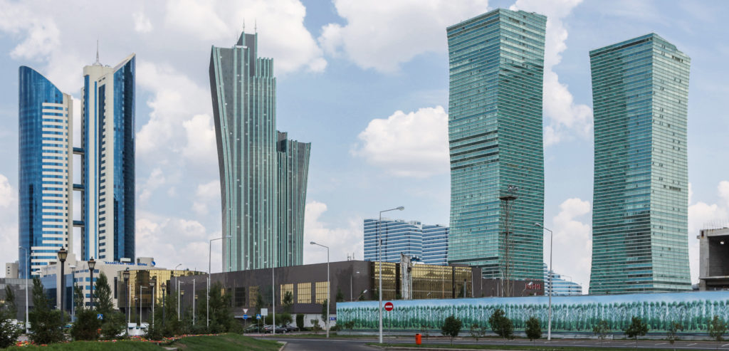 https://upload.wikimedia.org/wikipedia/commons/6/6e/Astana%2C_capital_of_Kazakhstan_01.jpg