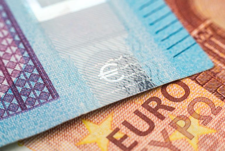 https://www.freepik.com/free-photo/macro-photograph-word-euro-euro-banknote_17244782.htm#query=inflation%20economy&position=24&from_view=keyword