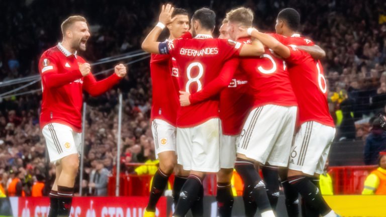 https://www.facebook.com/manchesterunited/photos/a.10150479762257746/10159647381507746