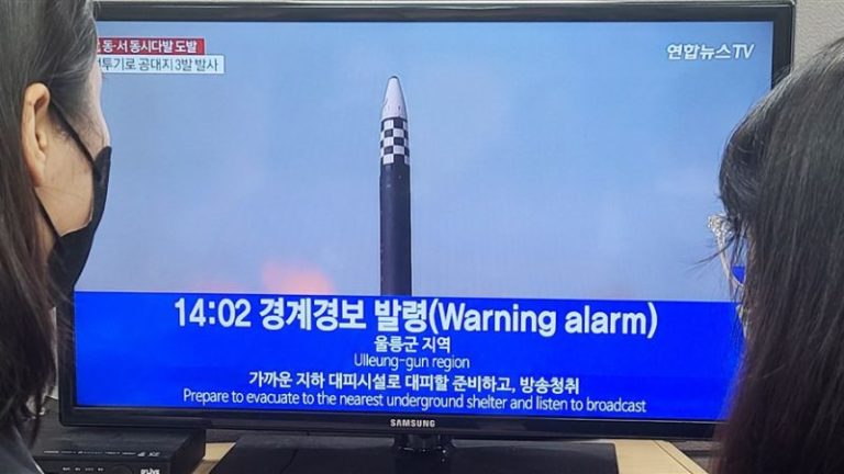 https://www.euractiv.com/section/global-europe/news/north-korean-missile-lands-off-south-korean-coast-for-first-time/?fbclid=IwAR3__SNQOSXwQQnrUZ5p4NwbxdTQrk5FaslaoBzG9LNHiN9a7_-1wql_ad4