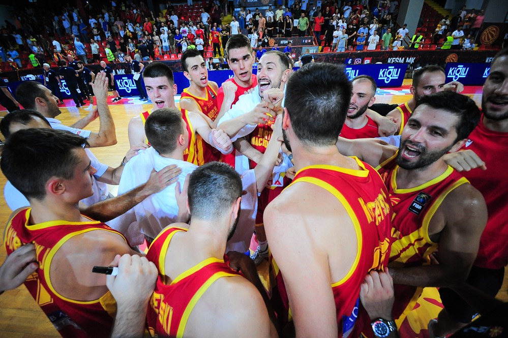 https://www.facebook.com/macedonianbasketball/photos/a.142864962895035/1479237529257765