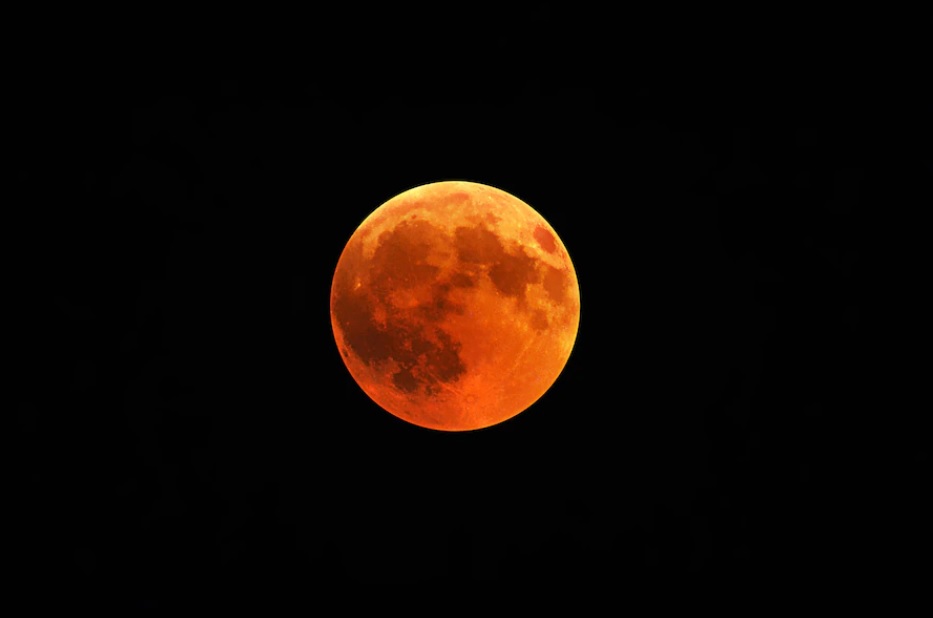 https://www.freepik.com/free-photo/beautiful-shot-red-moon-with-black-night-sky_13006077.htm#query=blood%20moon&position=0&from_view=search&track=sph