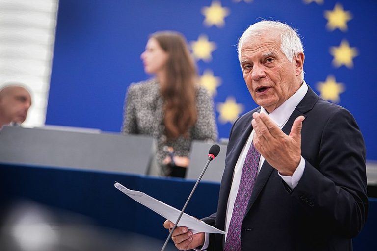 https://upload.wikimedia.org/wikipedia/commons/thumb/5/5a/Questions_and_Answers_with_EU_Foreign_Policy_Chief_Josep_Borrell_%2852359673274%29.jpg/800px-Questions_and_Answers_with_EU_Foreign_Policy_Chief_Josep_Borrell_%2852359673274%29.jpg