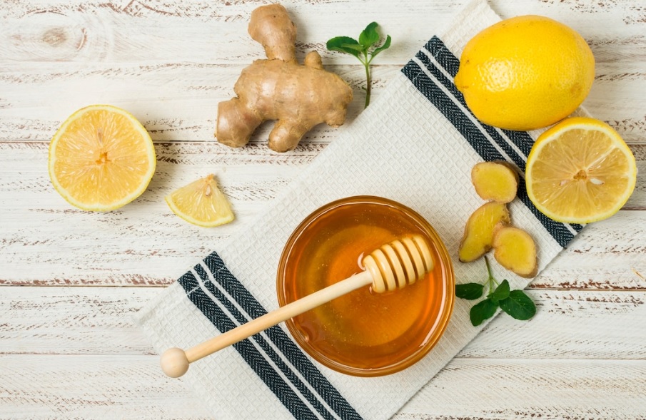 https://www.freepik.com/free-photo/honey-jar-with-lemon-ginger_4290157.htm#query=lemon%20ginger%20and%20honey&position=18&from_view=search&track=sph