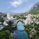 https://upload.wikimedia.org/wikipedia/commons/thumb/d/d7/Mostar_Old_Town_Panorama_2007.jpg/1024px-Mostar_Old_Town_Panorama_2007.jpg