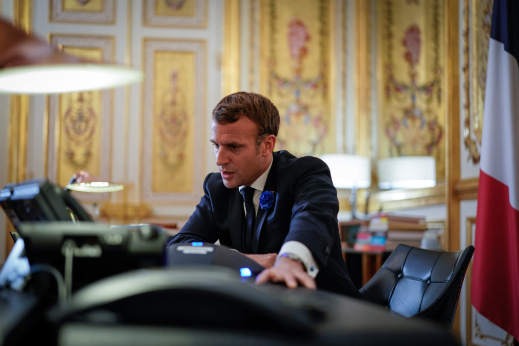 https://www.facebook.com/EmmanuelMacron/photos/pb.100044157757824.-2207520000./2995193274046572/?type=3