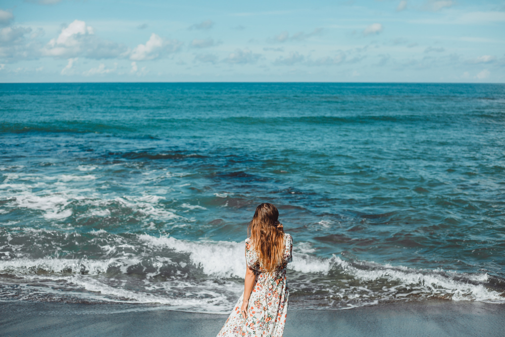 https://www.freepik.com/free-photo/young-beautiful-girl-posing-beach-ocean-waves-bright-sun-tanned-skin_3296153.htm#query=people%20on%20the%20sea&position=40&from_view=search&track=ais