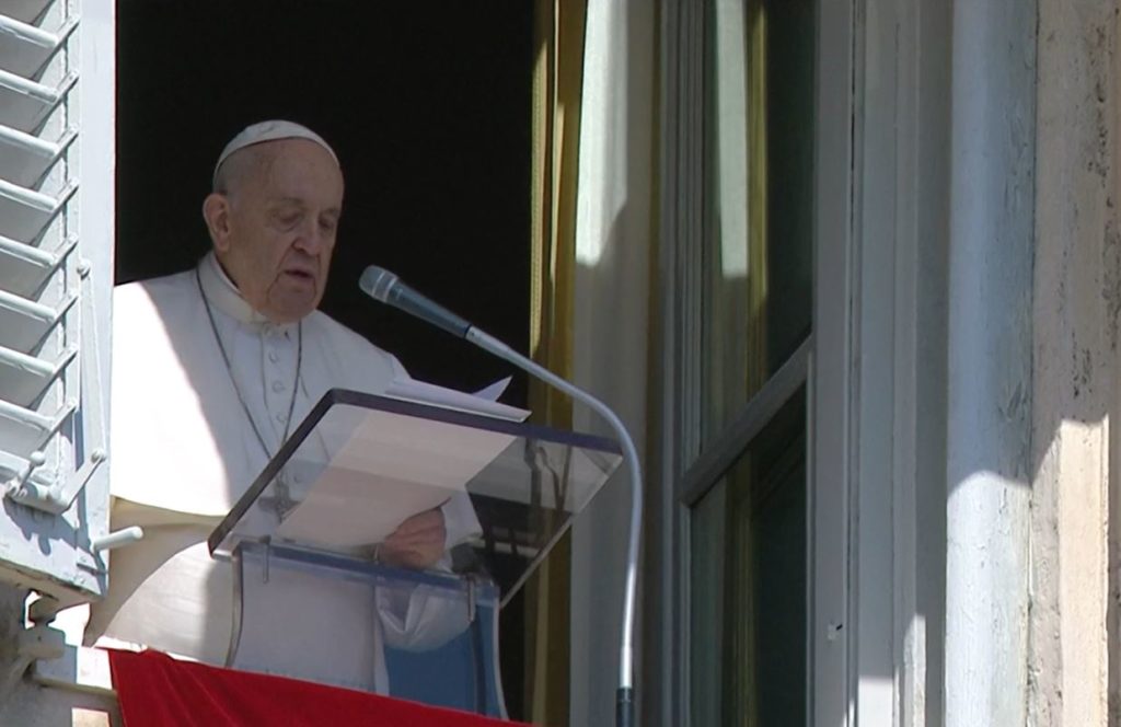 papa francisko povika na molitva za mir vo svetot