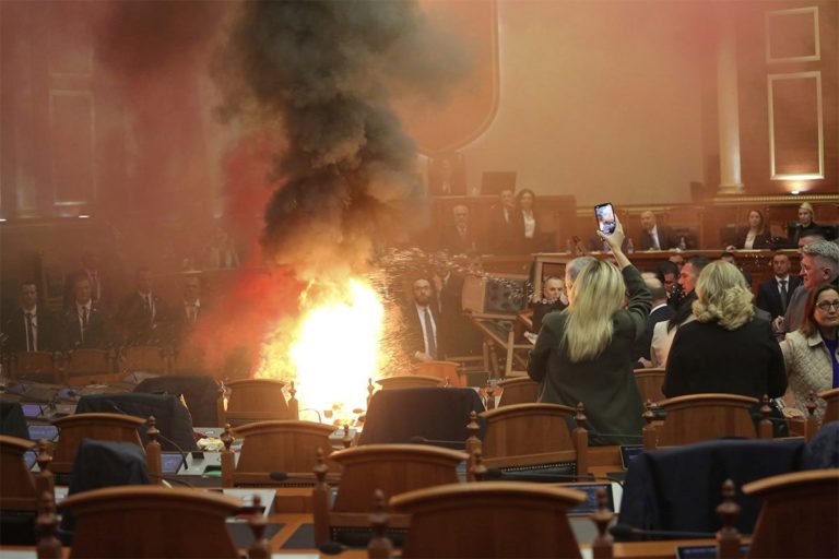 albanski parlament 0412