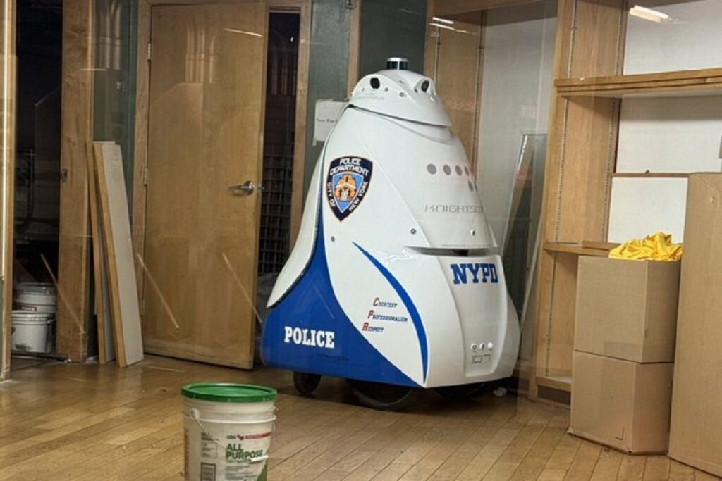 policaec robot sad