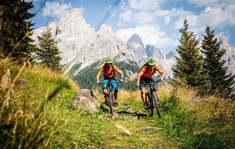 VELOSIPEDISTI VO PLANINA