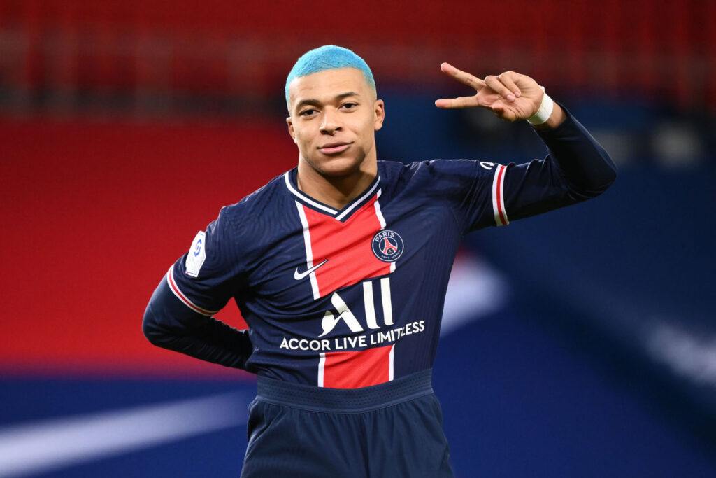 Kylian-Mbappe-celebration-PSG-vs-Lorient-Ligue-1-2020