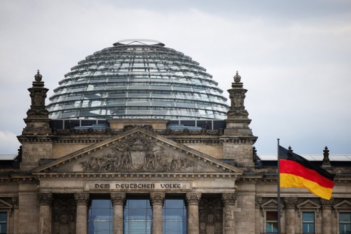 germanija-bundestag-epa-696x464