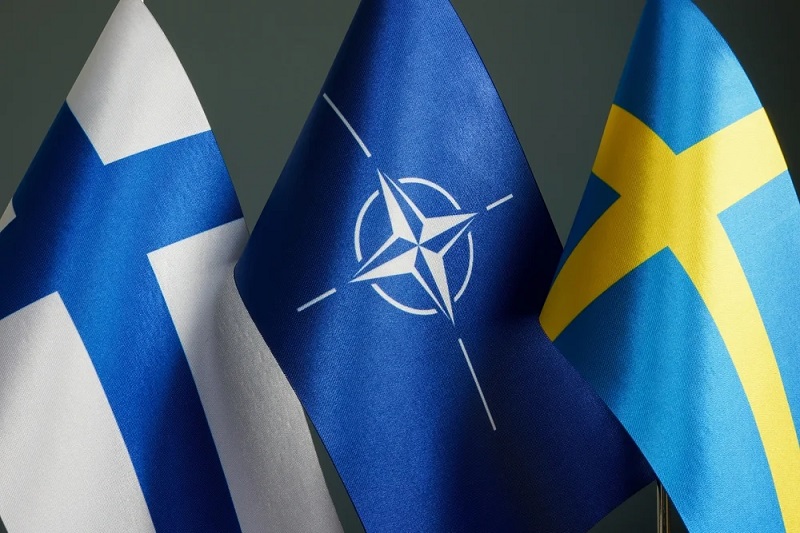 nato-svedska-i-finska-znaminja