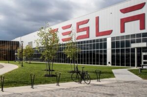 tesla-sediste-1