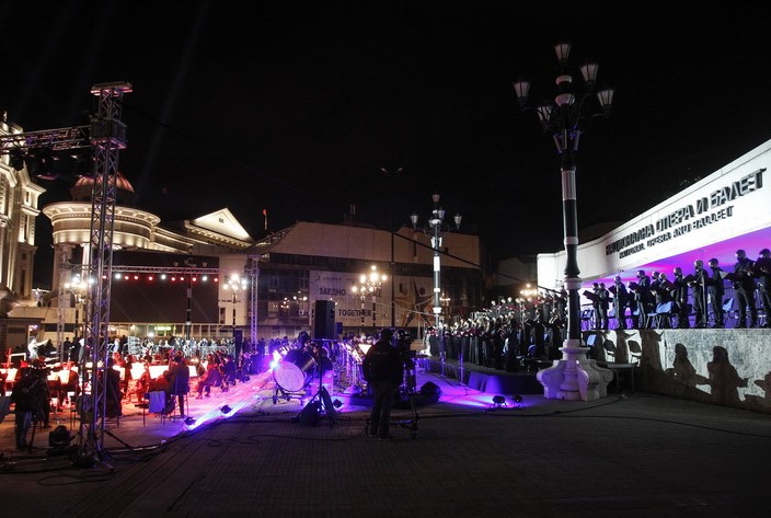 Aida-izvedba-na-plato-pred-NOB-27-bg_resize