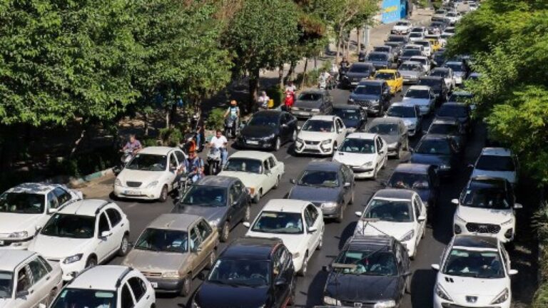 habitantes-de-teheran-escapan-de-la-capital-2044057