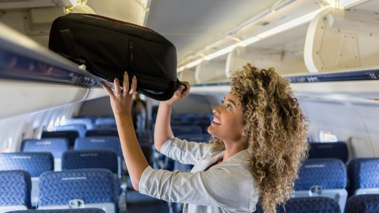 theme_flight_baggage_attendant_gettyimages-1053526912_universal_within-usage-period_90693-e1725311263278-780x439-1