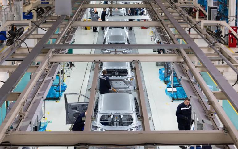 fabrika-za-avtomobili-foto-usertrmk-on-freepik-com