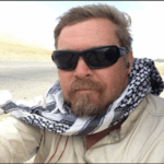 20250909-edinstveniot-chovek-koj-trgna-peshki-da-go-obikoli-svetot-se-priblizhuva-do-celta-27-godini-sledi-samo-edno-pravilo-m