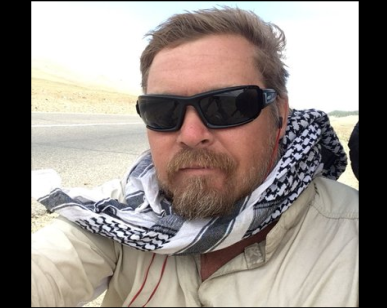 20250909-edinstveniot-chovek-koj-trgna-peshki-da-go-obikoli-svetot-se-priblizhuva-do-celta-27-godini-sledi-samo-edno-pravilo-m