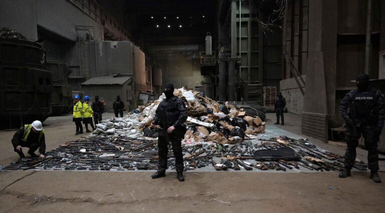 unistena-droga-i-oruzje-fanrika-makstil