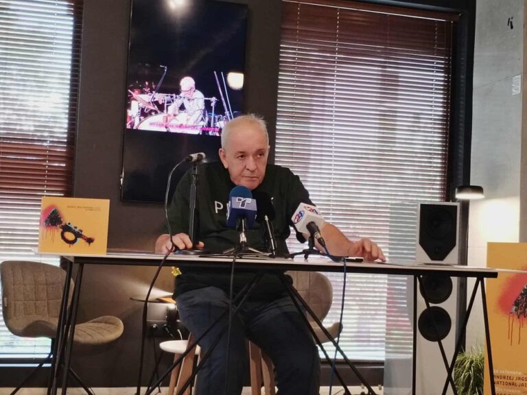 df8c8de7-59c1-4cf8-8651-ba2514700a87