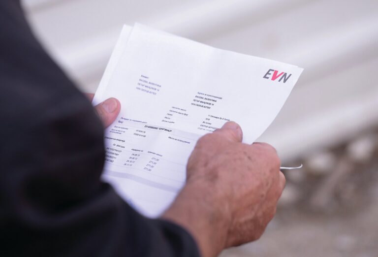 814680-vnimavajte-evn-isprati-visoki-smetki-za-struja