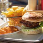 hamburguesa-patatas-fritas-aros-cebolla