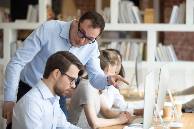 kako-prepoznati-mobing-na-poslu-scaled