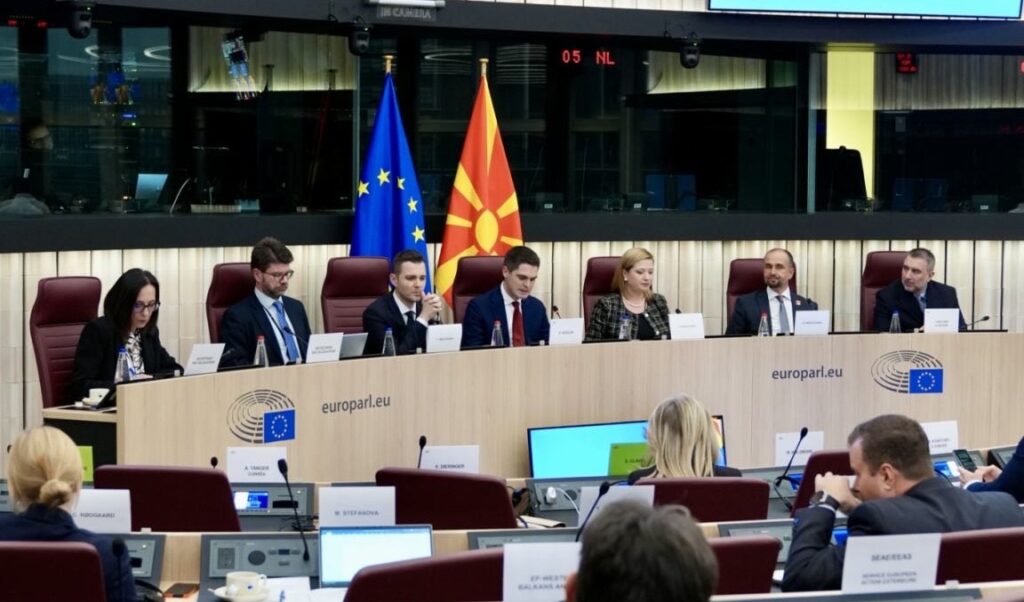 obrakjanje-na-ministerot-mucunski-na-sostanokot-na-mesovitiot-parlamentaren-komitet-republika-severna-makedonija-evropska-unija-image