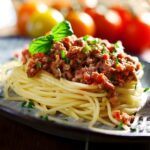 pasta-boloneze-s-lukom-i-tomatnym-sousom_1589346953_1_max