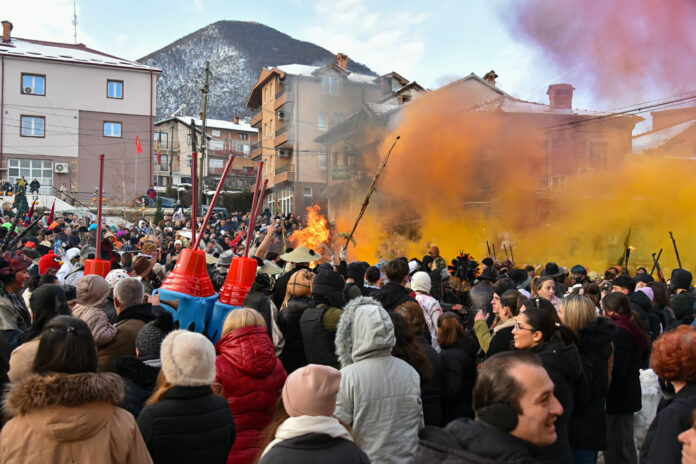 610682910_1310901821080791_1992255299045322479_n-696x464