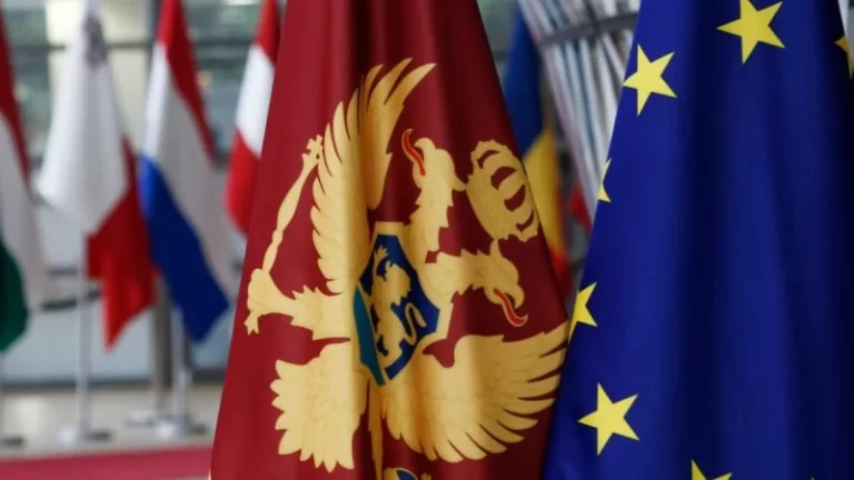 fYCWt_5eHzt4mmWMQxSTTEOIKiv_LbhOOj7Eyd-aayI