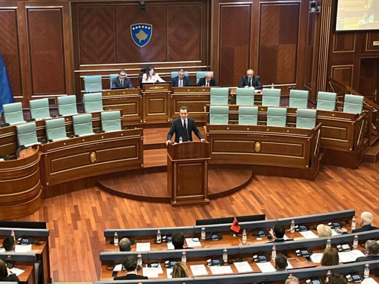 2343albin-kurti-kr-1333x10001770841715