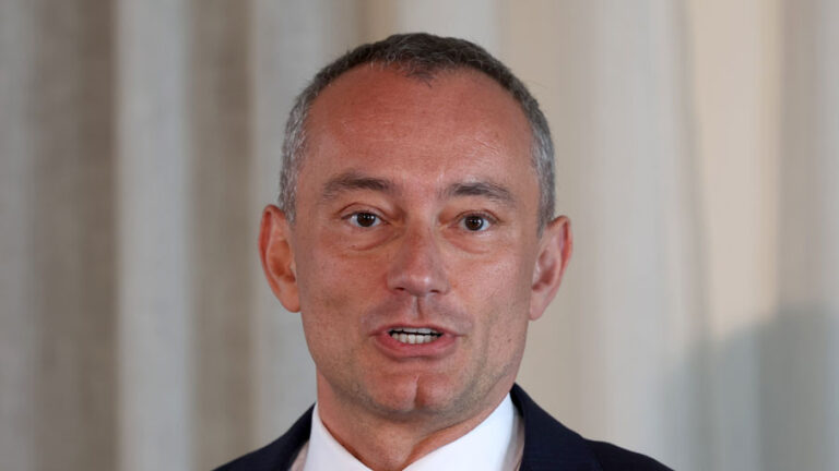 MLADENOV