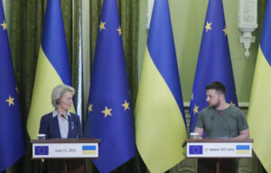 ZELENSKI I LAJEN